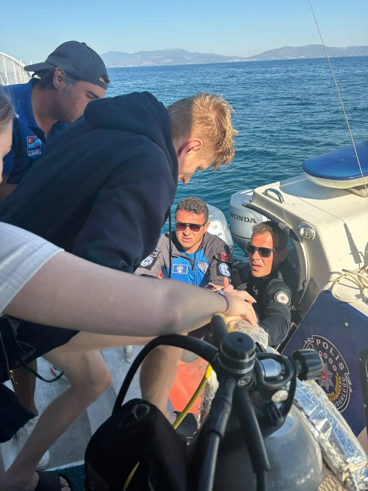 Kuşadası'nda tatil kabusa dönüyordu: Deniz polisi saniyelerle yarıştı