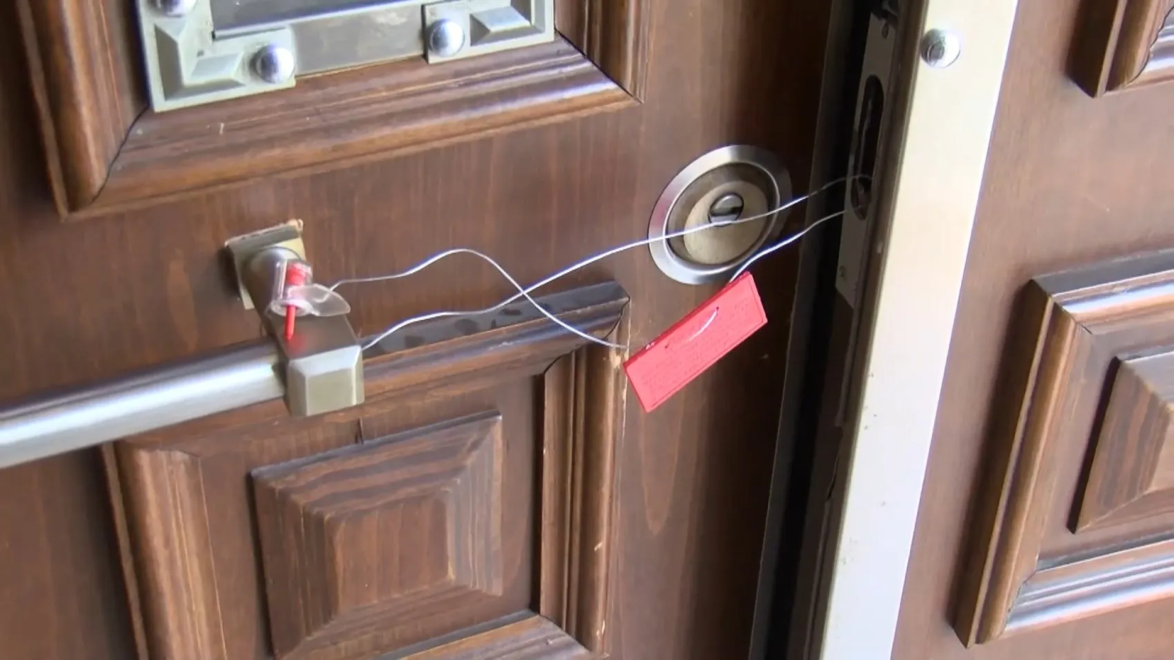 Maltepe'de korkutan çöküş: Çevredeki binalar için acil tahliye kararı