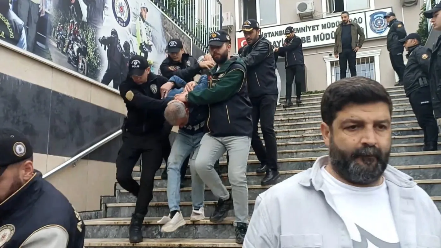 Kurtarılmayı beklerken kelepçeyi taktı: İşkence gördüğü konteynerden çıktı, nezarethaneye girdi