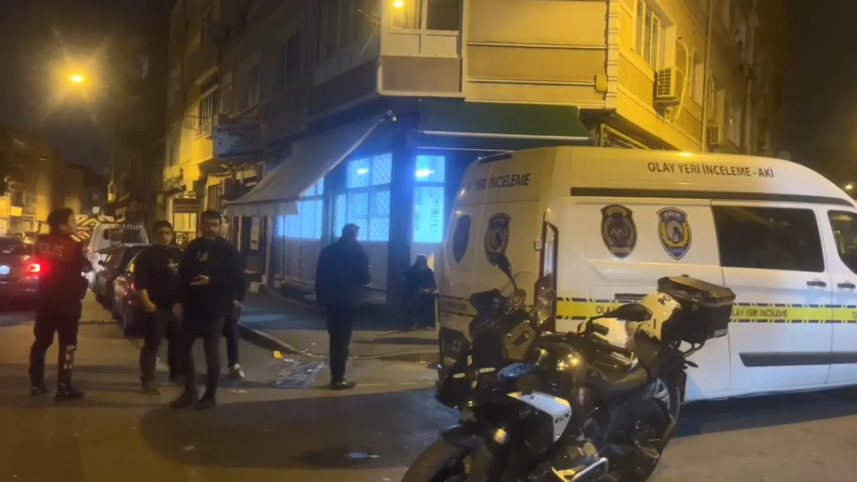 Fatih'te gece yarısı dehşeti: Sokak ortasında silahlar konuştu