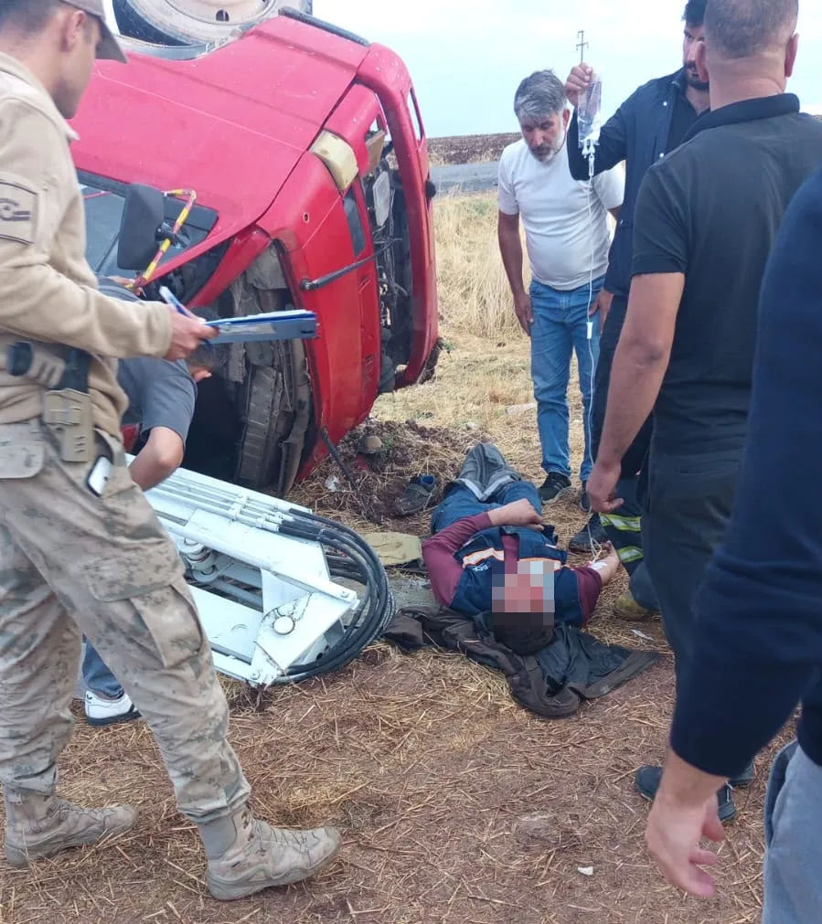 Ergani yolunda korkunç kaza: Elektrik işçilerini taşıyan araç devrildi