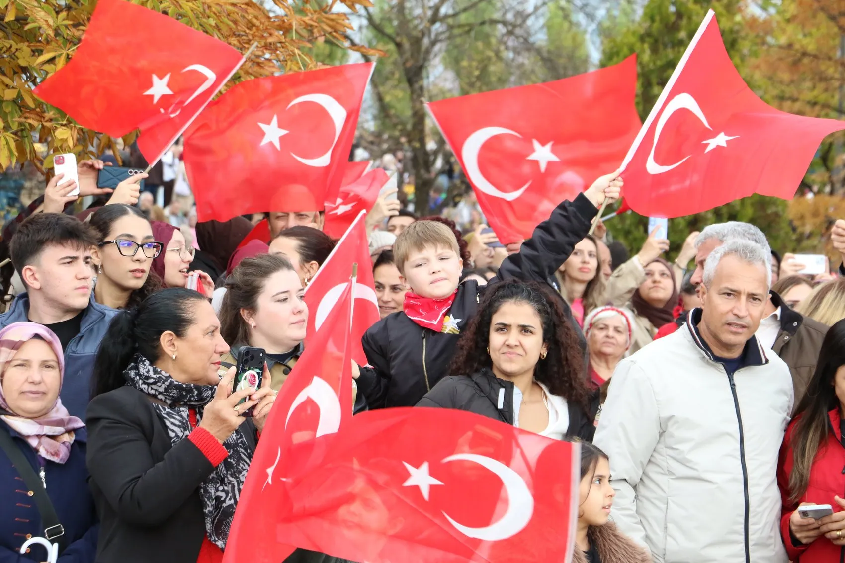 Eskişehir semalarında SOLOTÜRK rüzgarı: Cumhuriyet coşkusu gökyüzüne taşındı