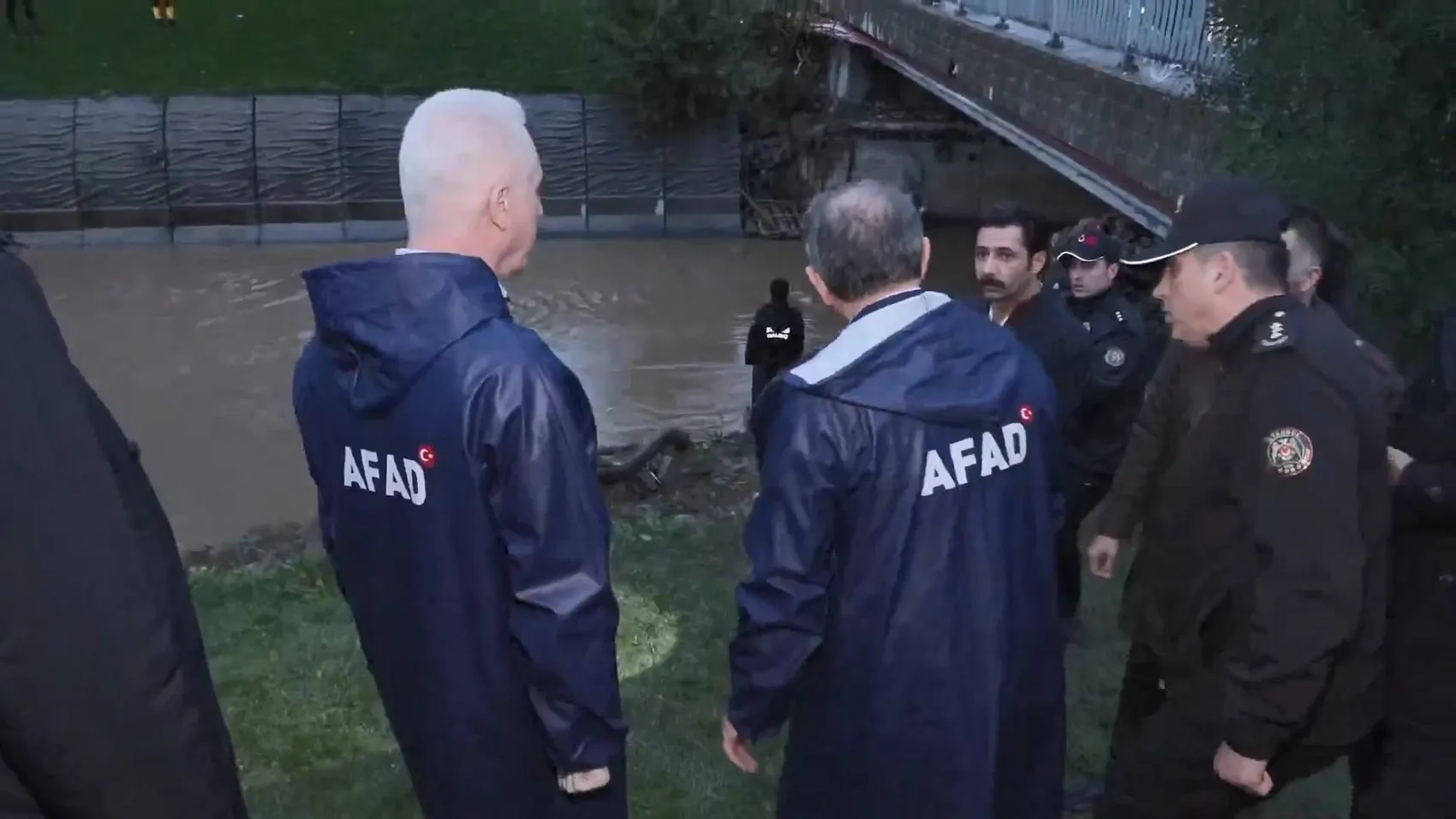Ayazağa'da sel felaketinin izleri siliniyor: Vali Gül'den kritik yıkım ve destek açıklaması
