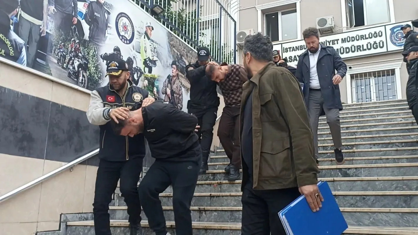 Almanya'yı 4 milyon avro dolandıran rapçi, estetik ameliyat masasında yakayı ele verdi