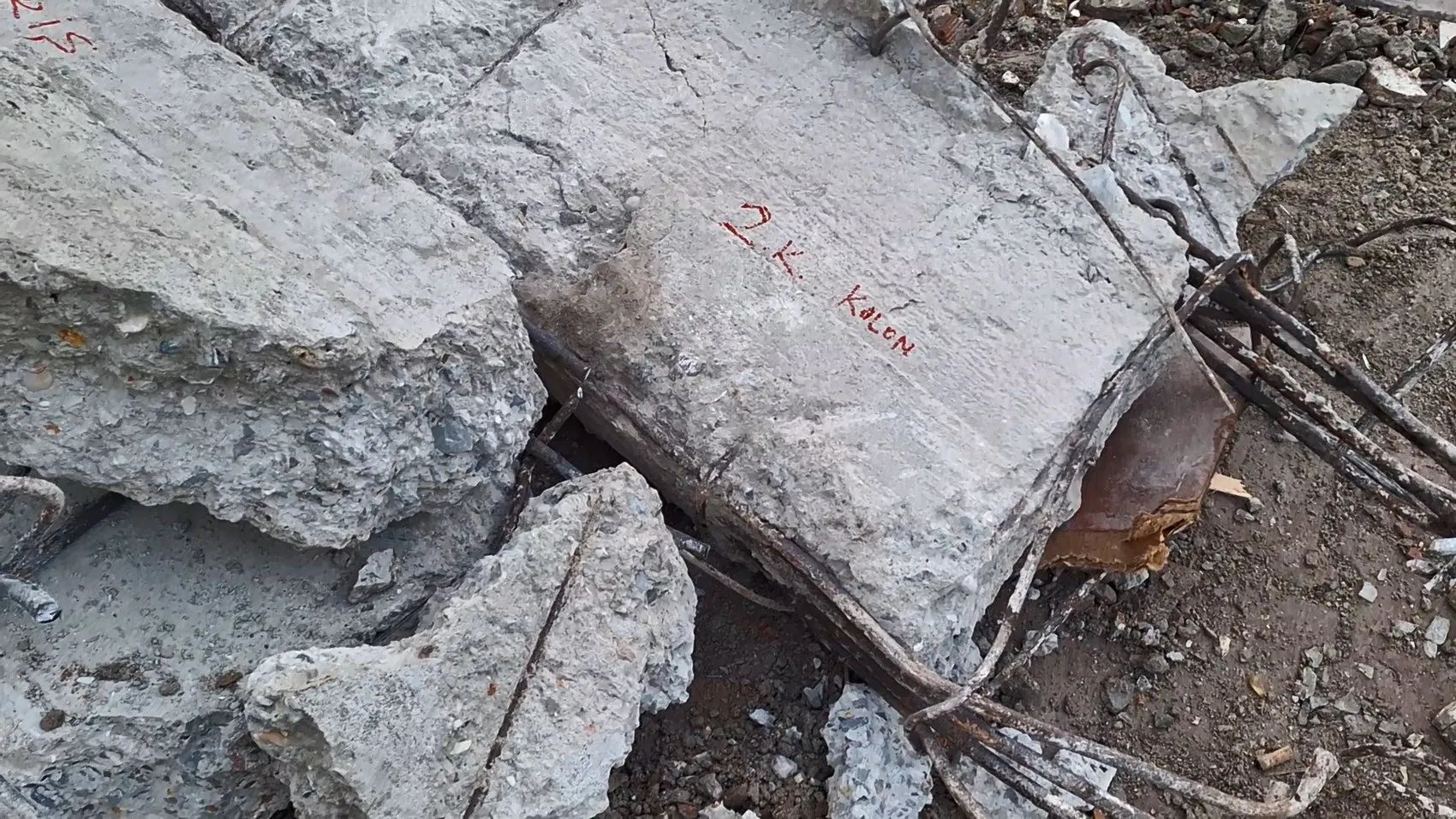 Maltepe'de 7 katlı binanın alt katları çöktü: 5 can kaybı, 55 kişi tahliye edildi