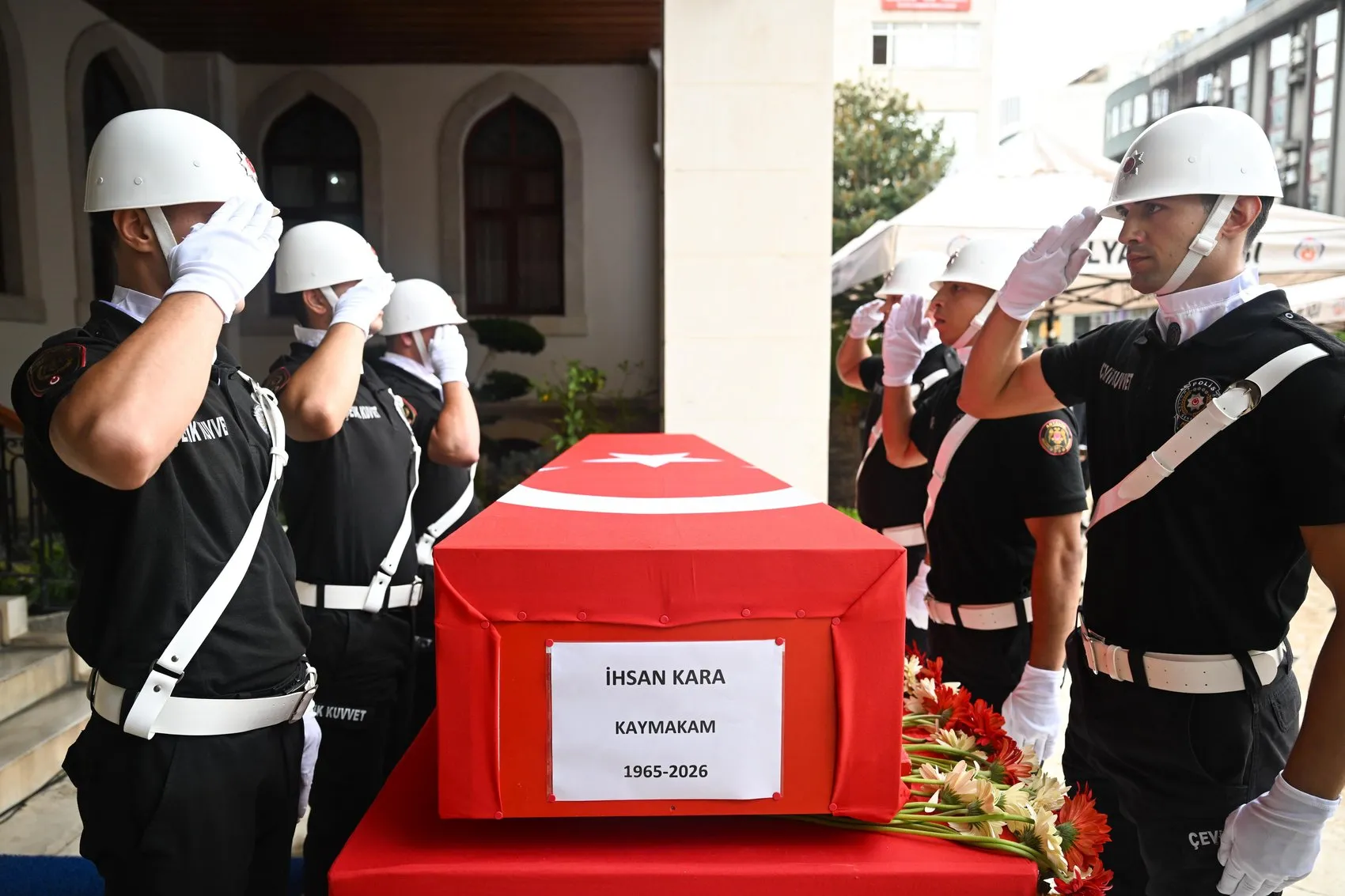 Muratpaşa Kaymakamı İhsan Kara'nın son mesajı: Görevinin başındayken veda etti