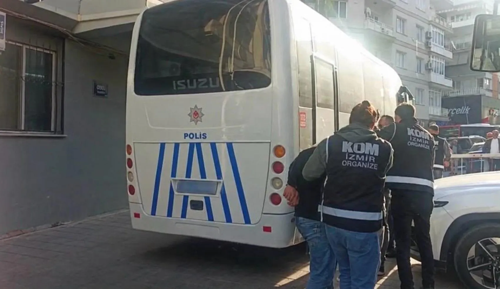 Konak'ta gece yarısı kundaklama dehşeti: Suç örgütüne ağır darbe