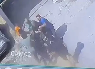 Sokak ortasında dehşet anları: Çocuk gürültüsü kavgası kanlı bitti