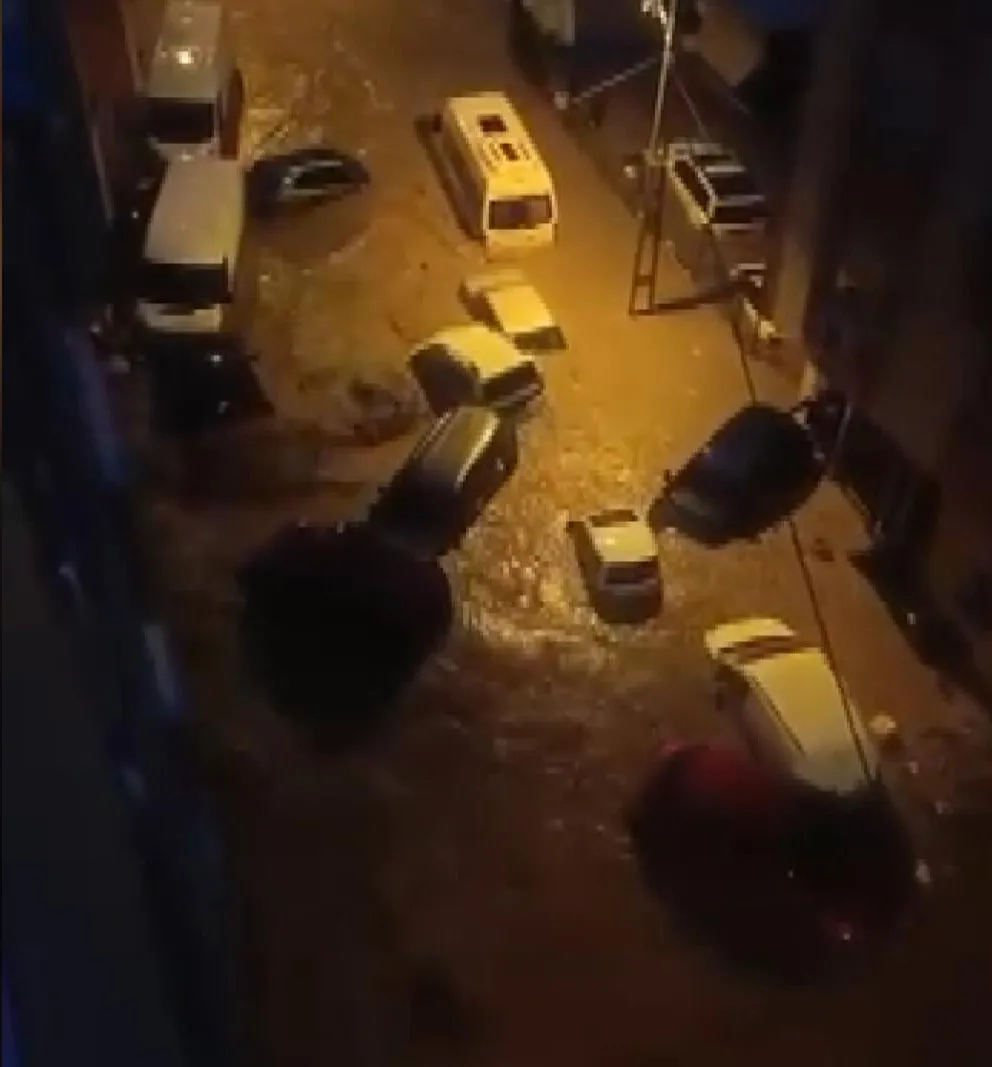 İstanbul'da sağanak dehşeti: Sel sularına kapılan kadın ölümden döndü