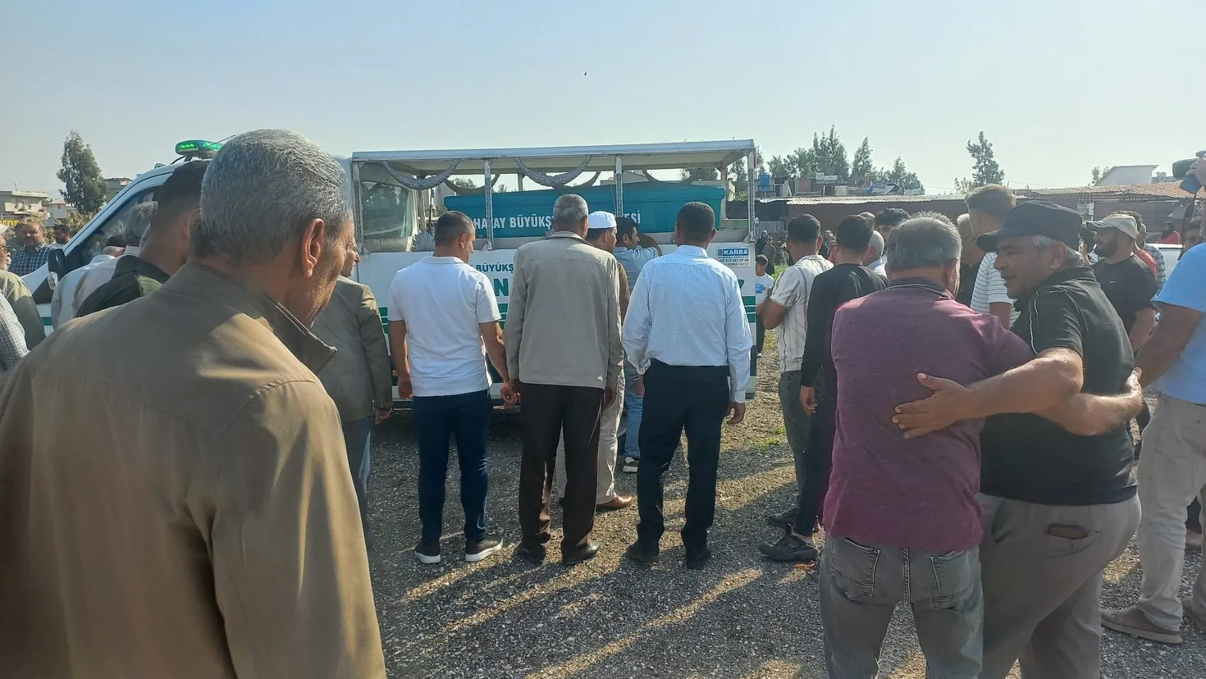 Reyhanlı'da yürek yakan veda: Anne ve minik kızı aynı tabutta son yolculuğuna uğurlandı