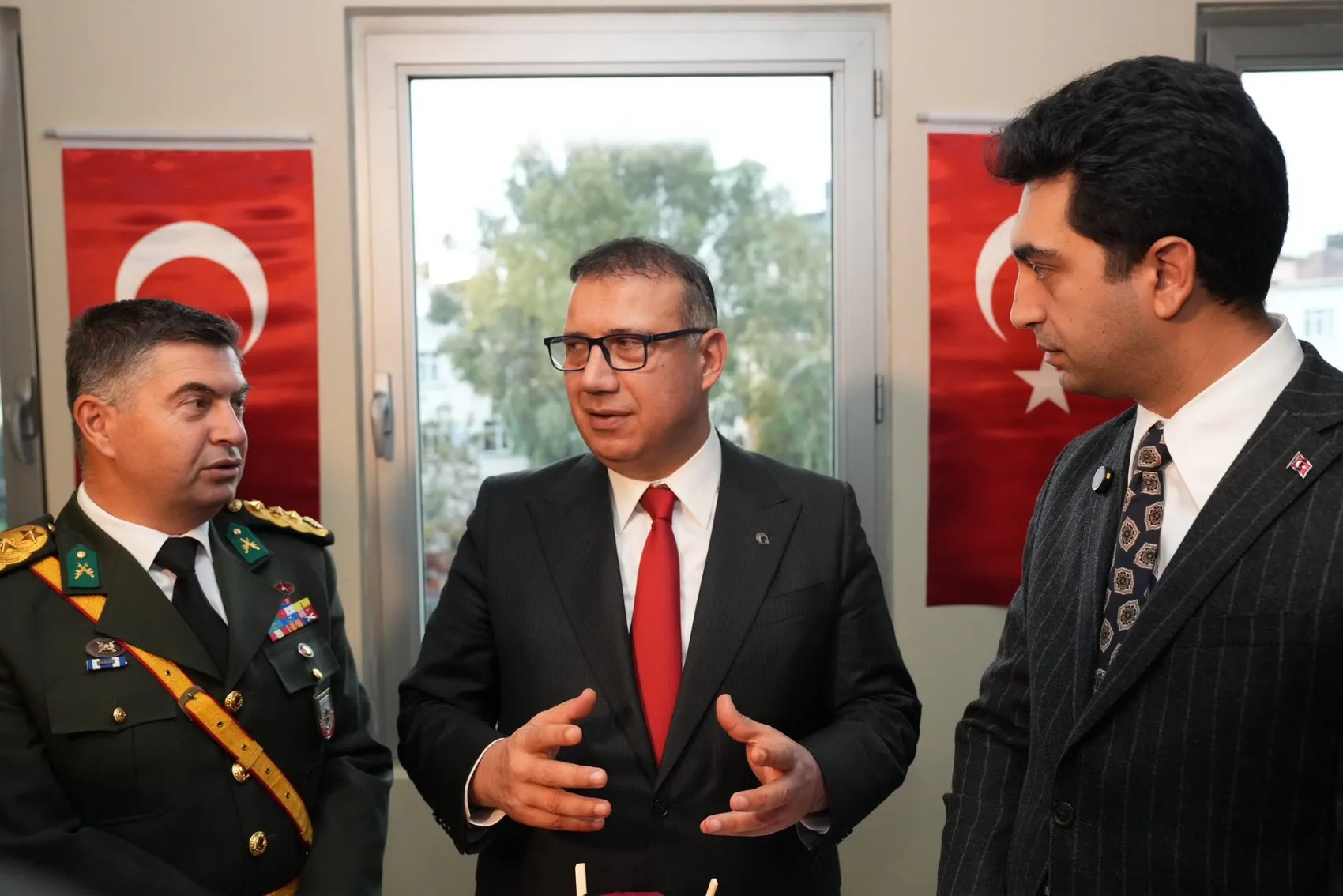Tuzla'da Cumhuriyet'in 103'üncü yılı: Sokaklardan denize taşan dev kutlama