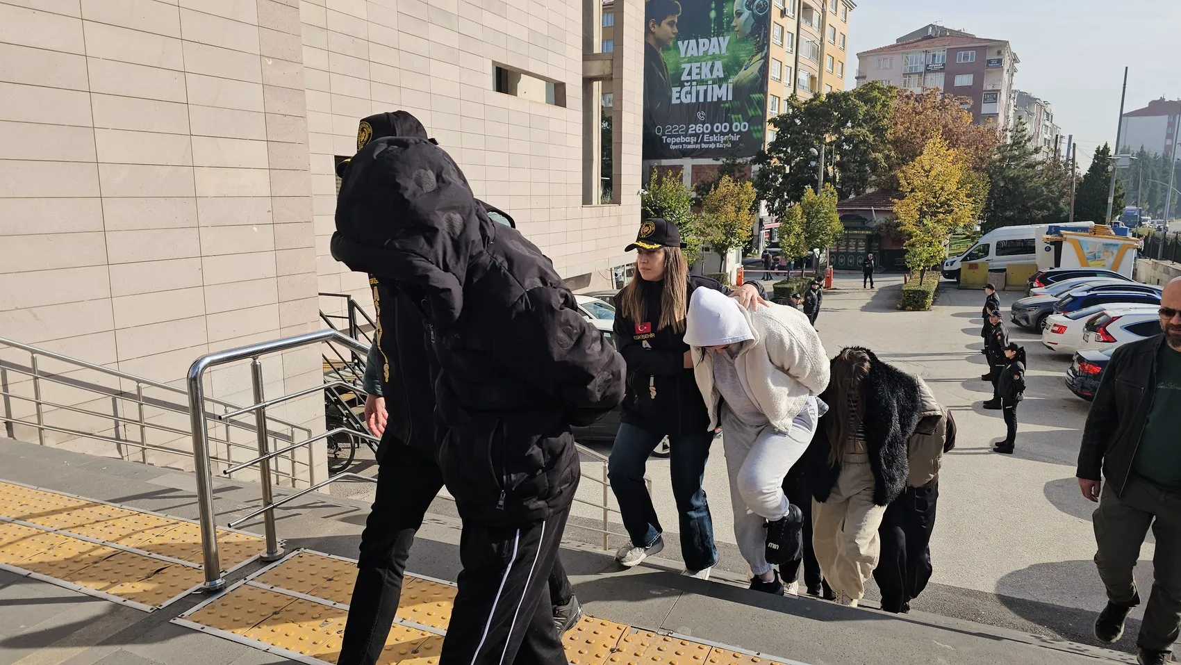 Beş ilde eş zamanlı düğmeye basıldı: Fuhuş çetesine ağır darbe