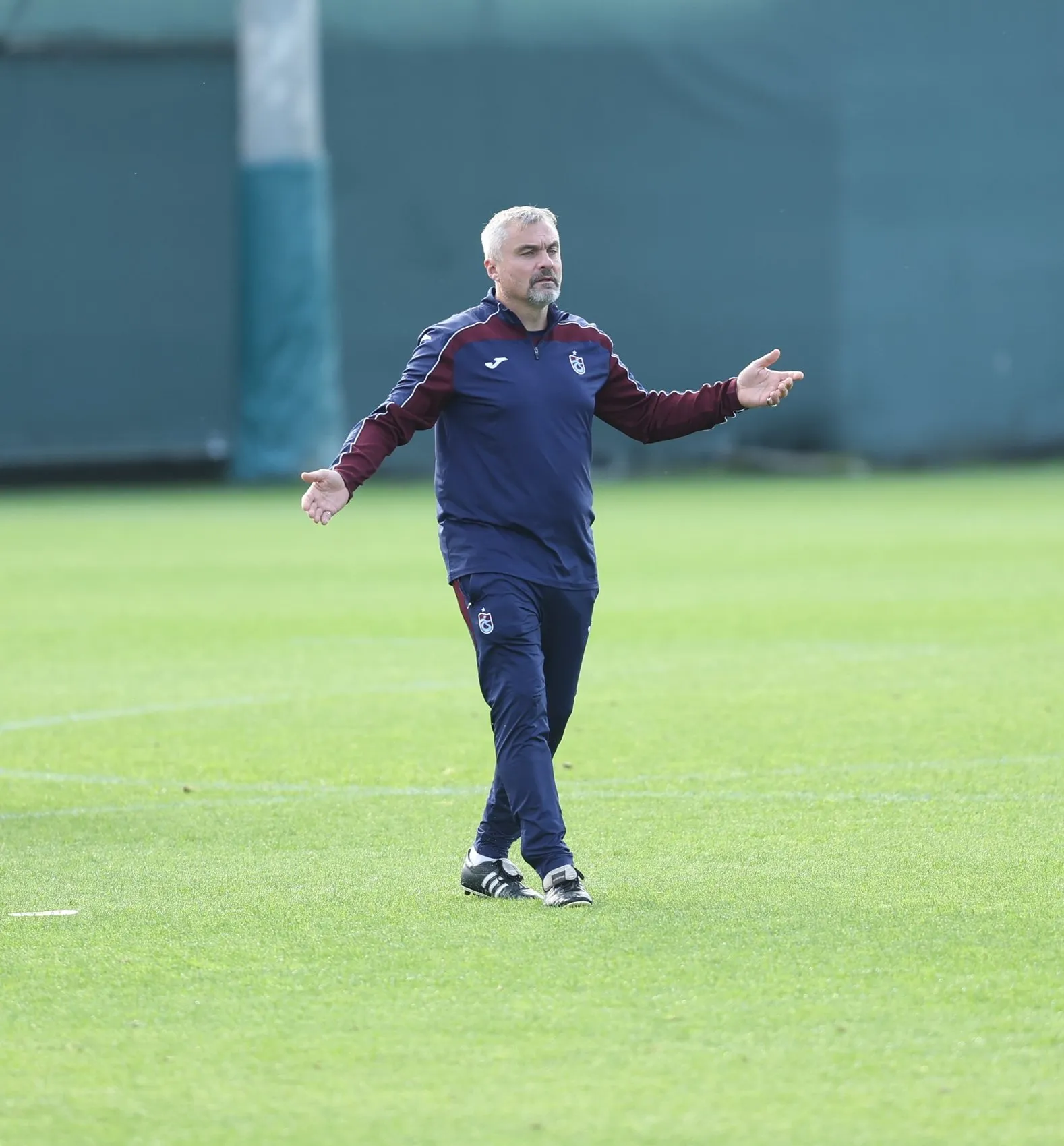 Bordo-mavililerde Hearts mesaisi bitti: Gözler kritik randevuya çevrildi
