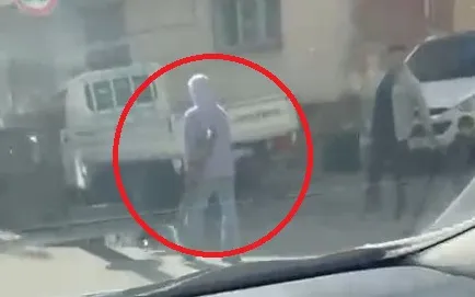 Sosyal medyadaki o görüntüler polisi harekete geçirdi: Sokak ortasında tüfekle yakalandı
