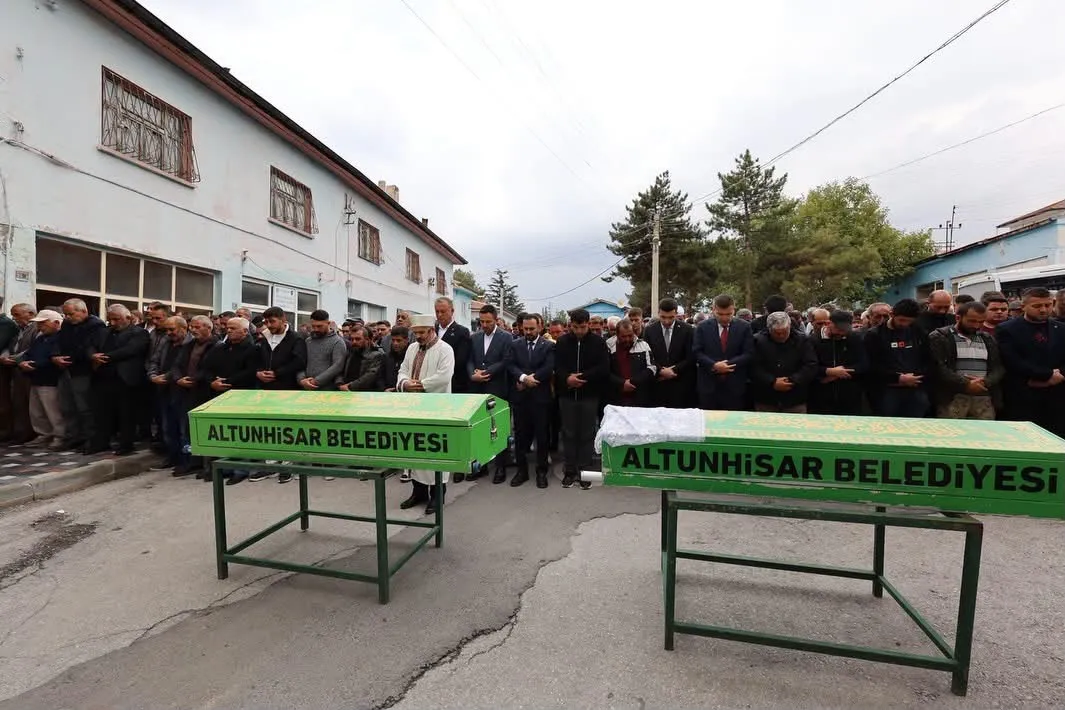 Niğde'de yürek yakan veda: İki kardeş aynı kazada hayata veda etti