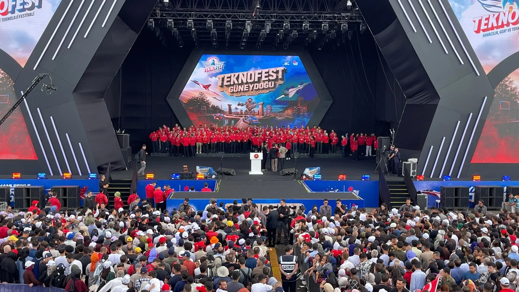 Peygamberler Şehri Şanlıurfa'da TEKNOFEST Rüzgarı: Gençler Türkiye Yüzyılı'nın Mimarı Olacak