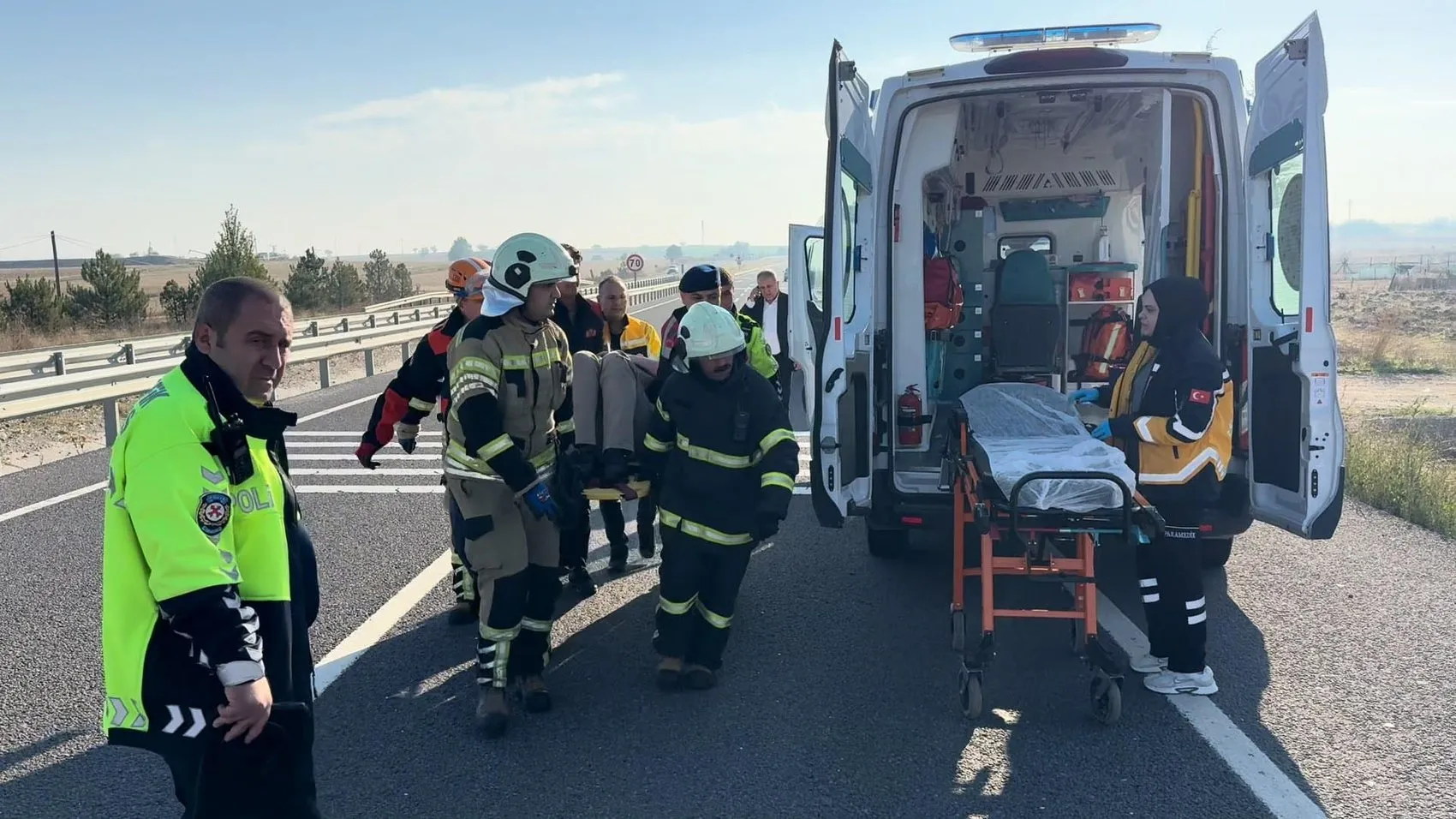 Kütahya yolunda dehşet anları: Takla atan araç tarlaya savruldu