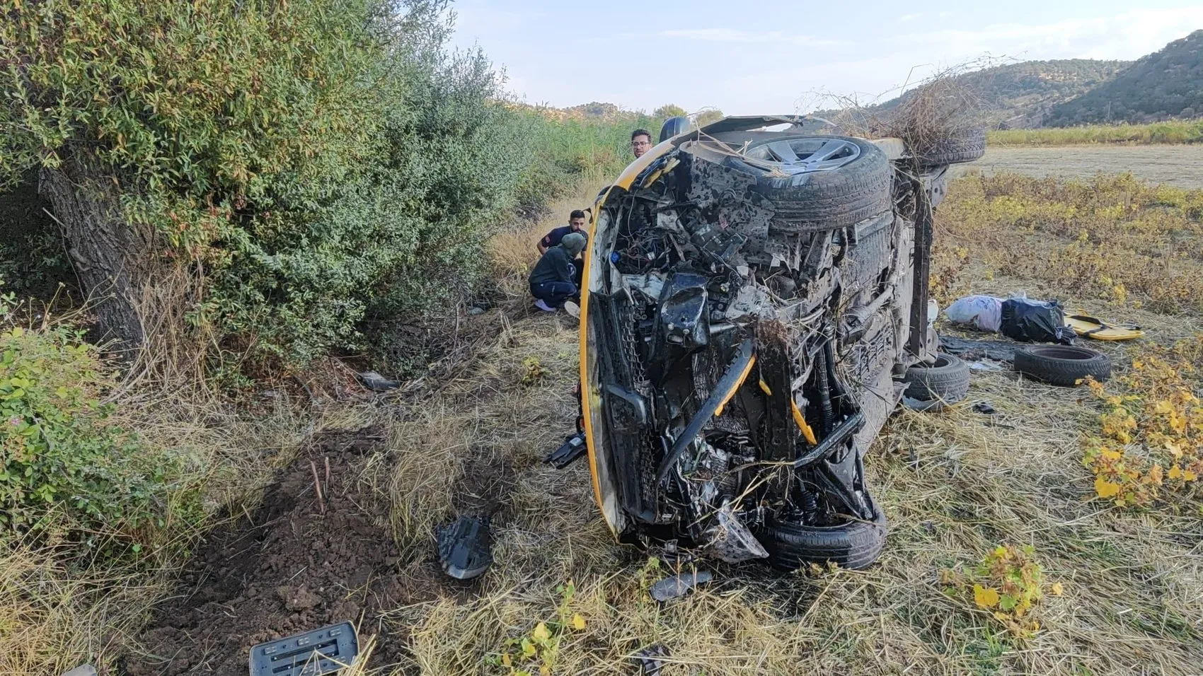 Gölbaşı yolunda korkunç kaza: Taksi şarampole uçtu