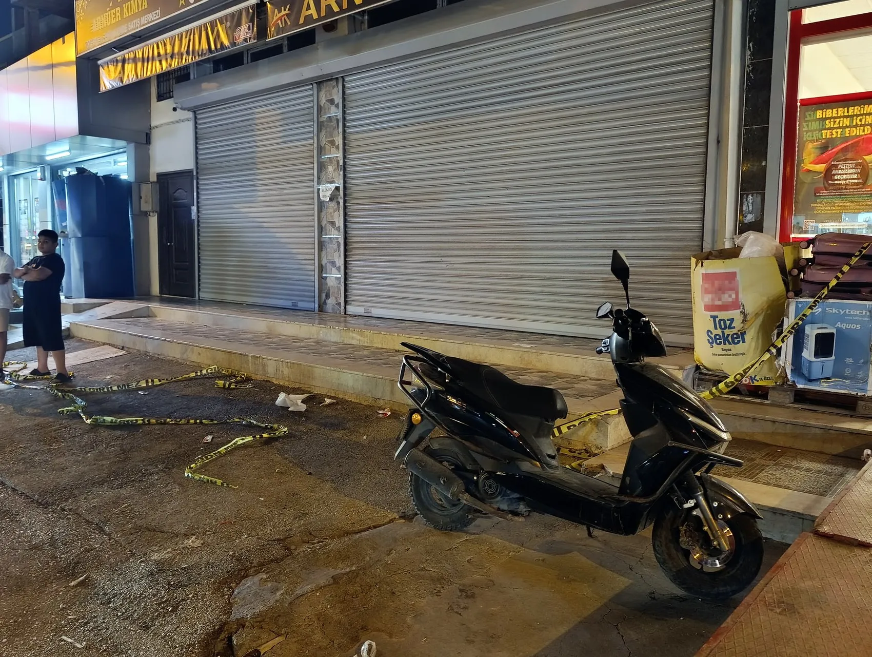 Adana'da dehşet anları: Kasa başında oturan 16 yaşındaki gence silahlı saldırı