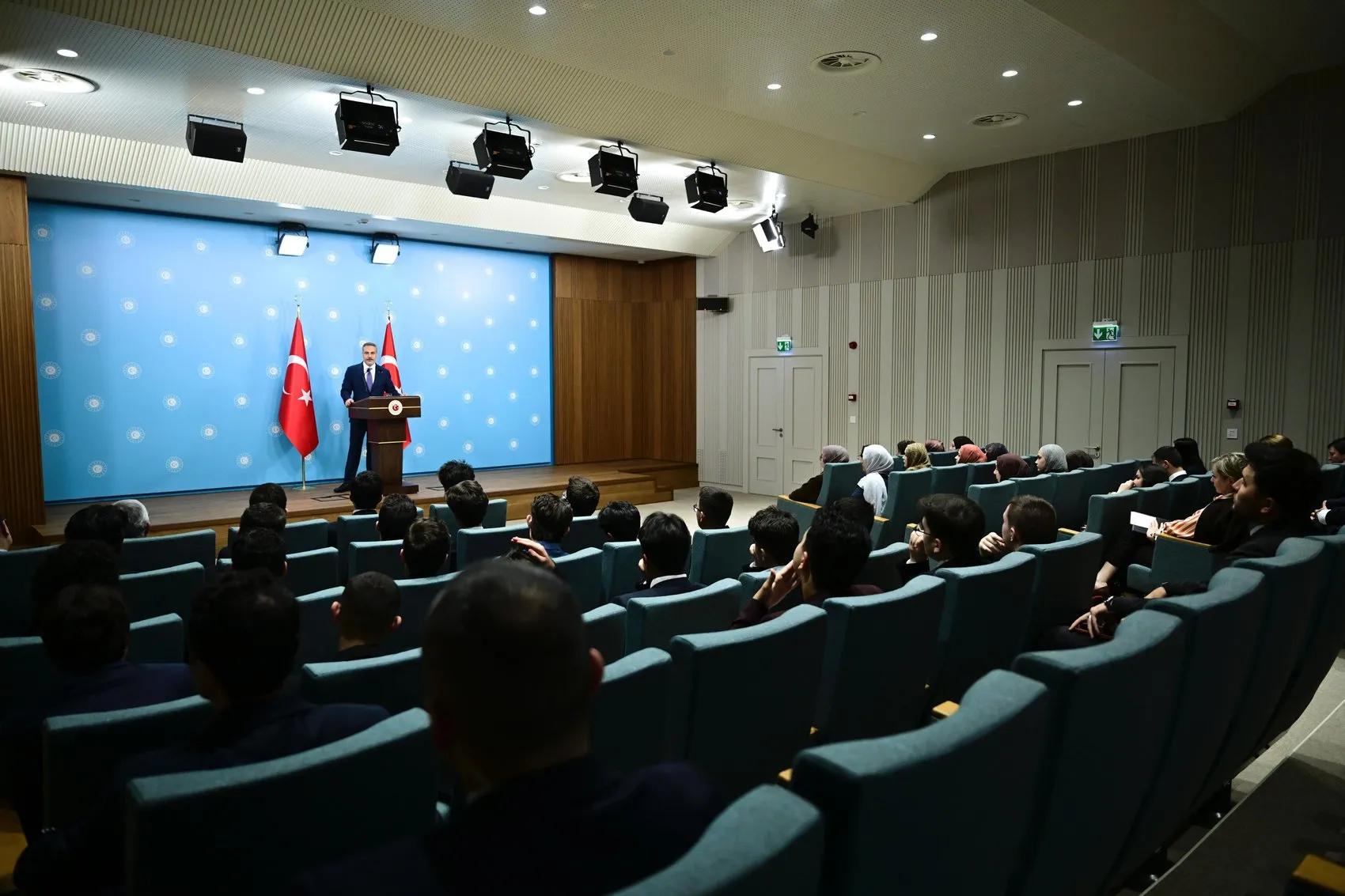 Dışişleri'nde gençlerle buluşma: Hakan Fidan'ın yeni mesaisi