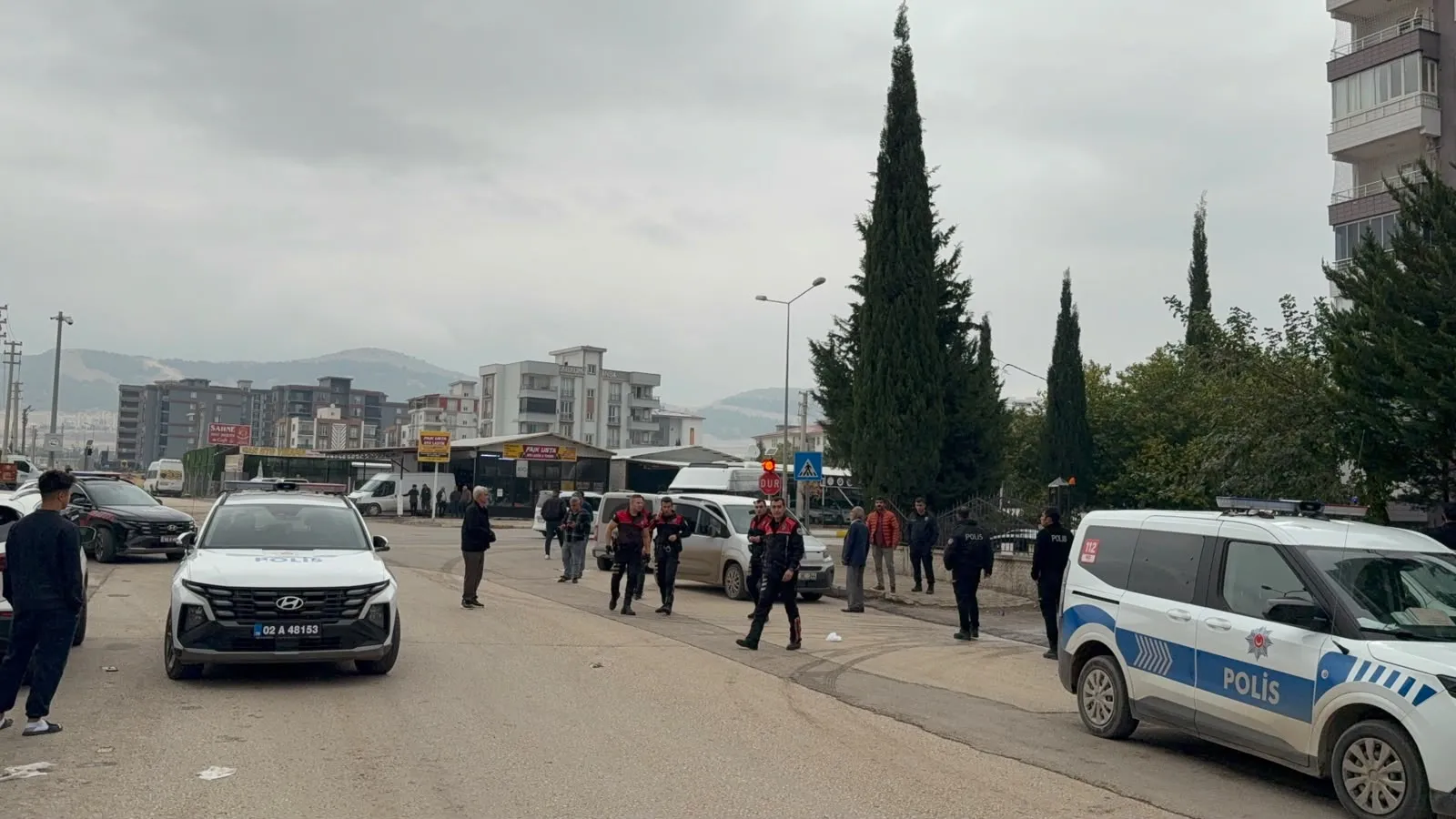 Adıyaman'da site sakinlerini sokağa döken gerginlik: 5 kişi emniyete götürüldü