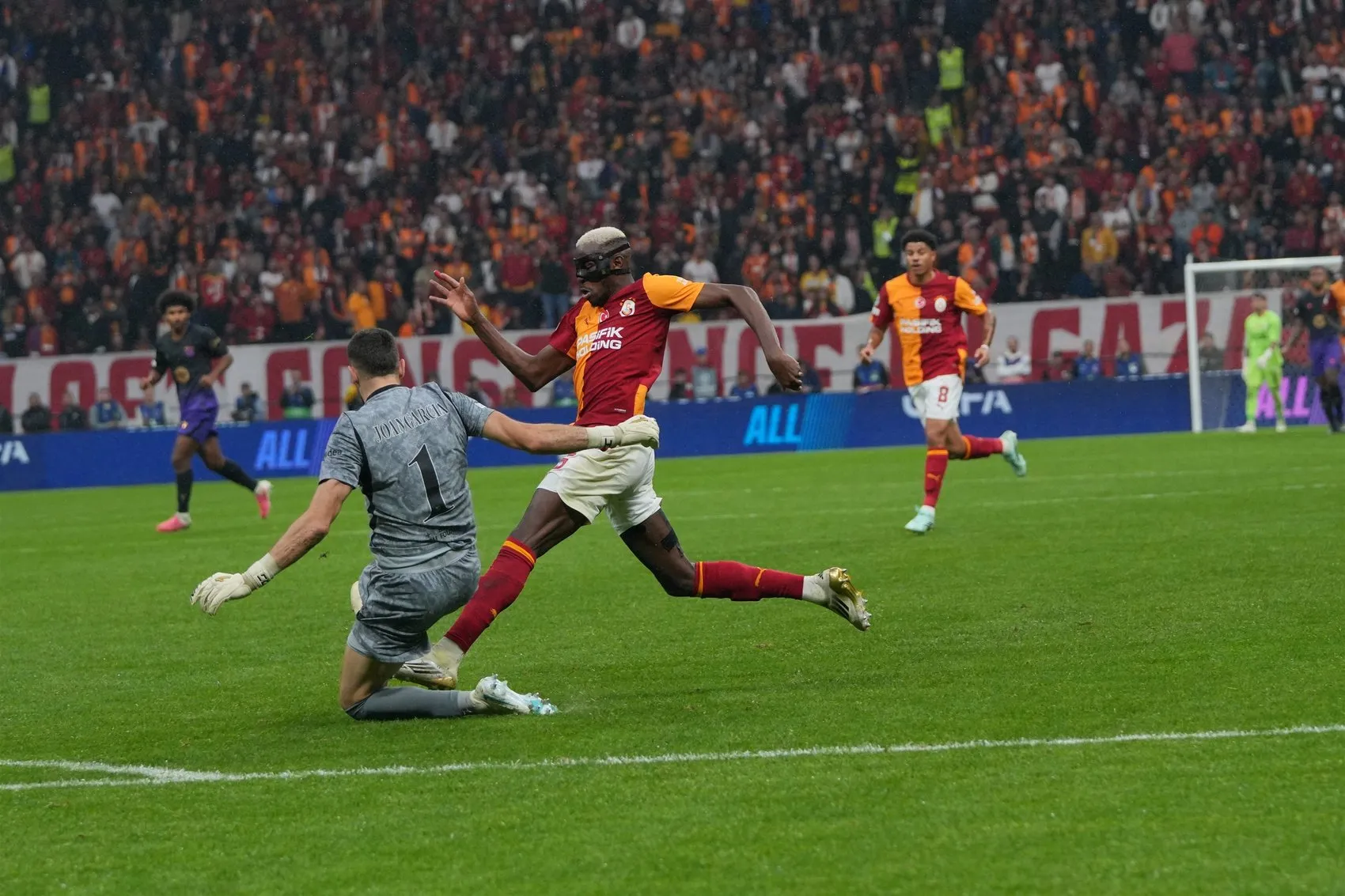 Rams Park'ta hayal kırıklığı: Galatasaray devler arenasında Barcelona'ya boyun eğdi