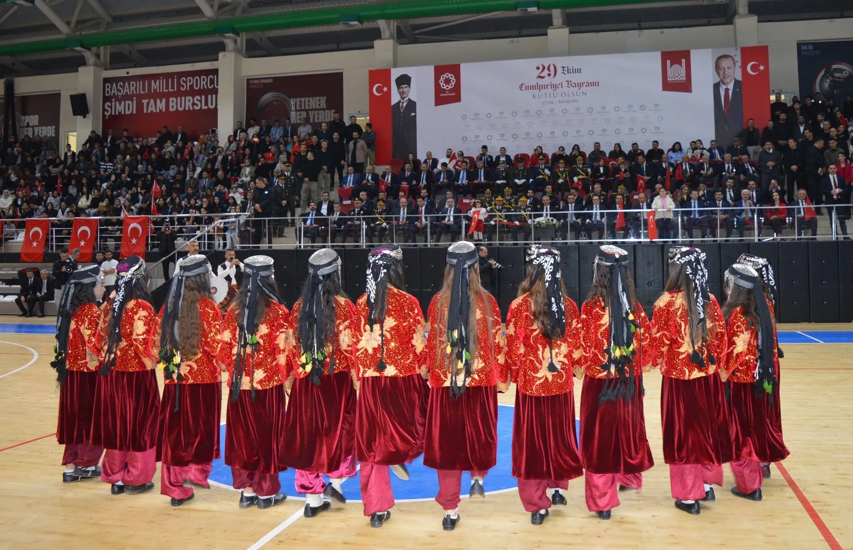 Mardin'de Cumhuriyetin 103. Yılı: Dört Dilde Yükselen Kardeşlik Ezgisi