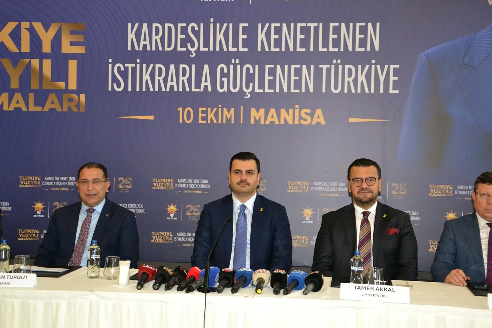 Eyyüp Kadir İnan'dan Özgür Özel'e sert uyarı: Manisa sokaklarında yürüyemez hale gelirsiniz