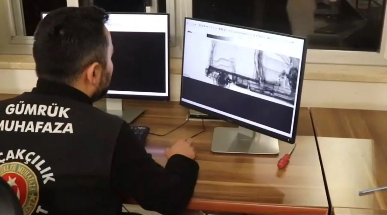 İpsala'da şüpheli hareketler yakayı ele verdi: Binlerce hapla yakalandı