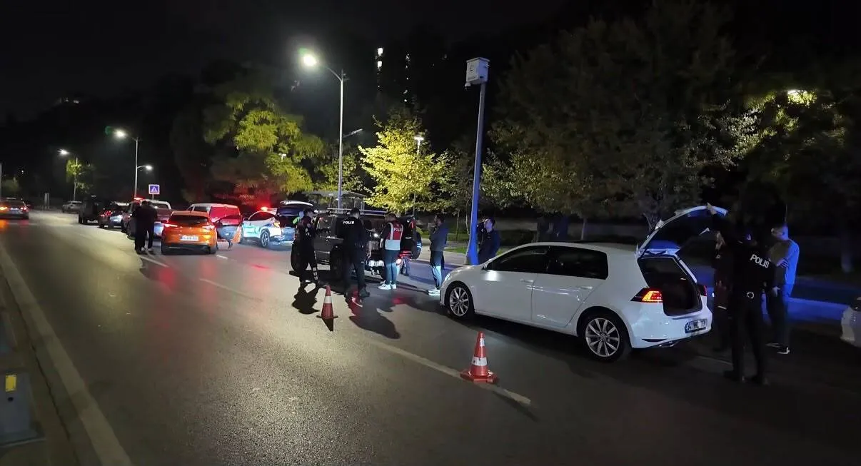 Üsküdar semalarında polis helikopteri: İstanbul'da geniş çaplı güvenlik operasyonu