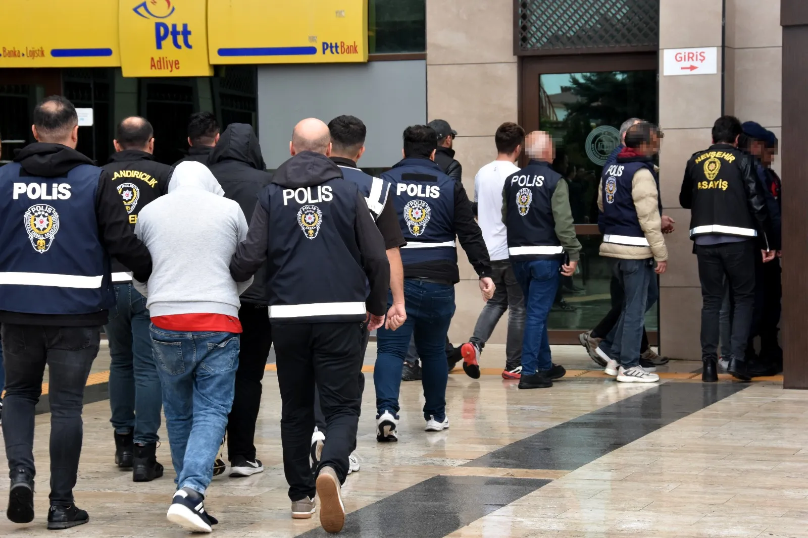 Dokuz ilde eş zamanlı düğmeye basıldı: Fuhuş şebekesine ağır darbe