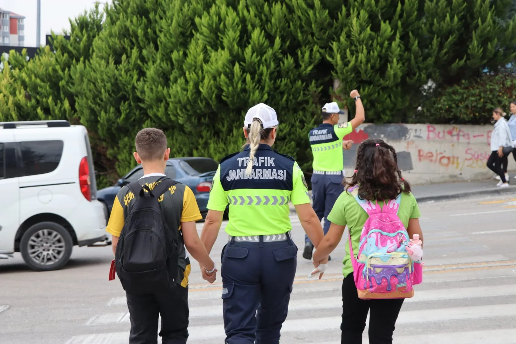 Başkentte okul önlerinde sıkı takip: 20 günde binlerce kişi mercek altına alındı