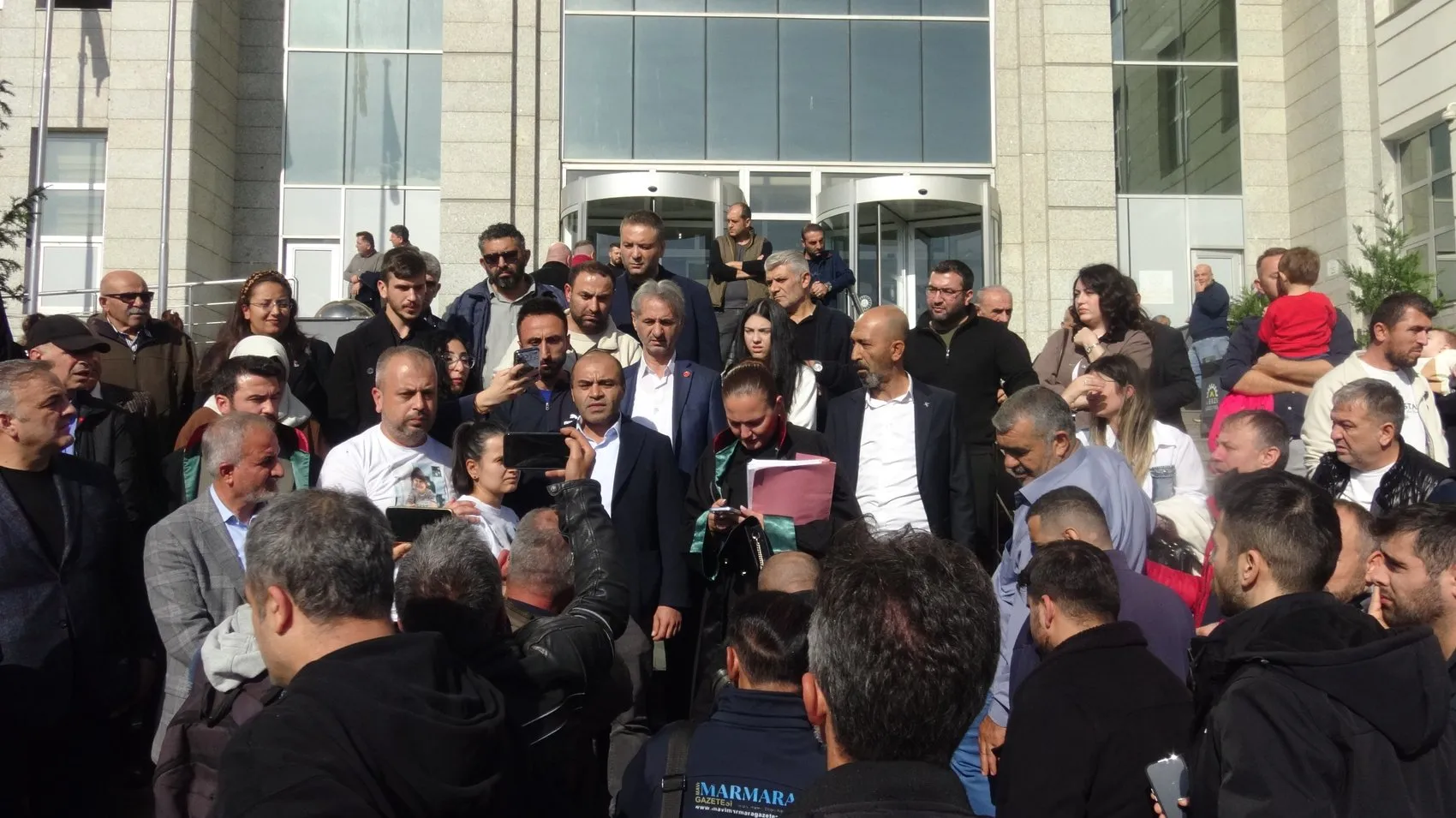 6 yaşındaki Ela’nın davasında şok karar: Servis şoförü serbest kaldı, baba adliye koridorlarında isyan etti
