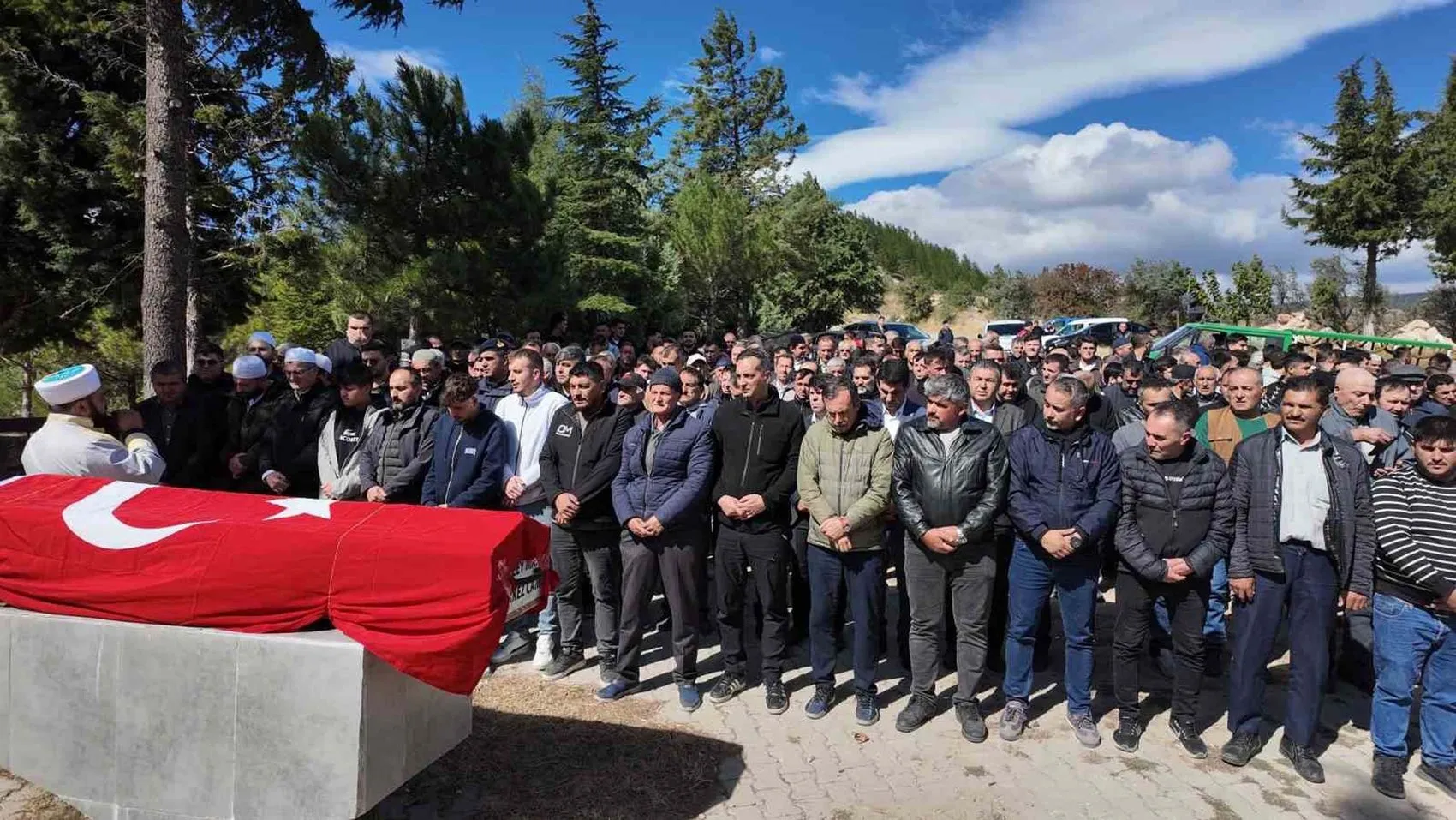 Emekliliğin ardından madene dönmüştü: İsa Olcay son yolculuğuna uğurlandı