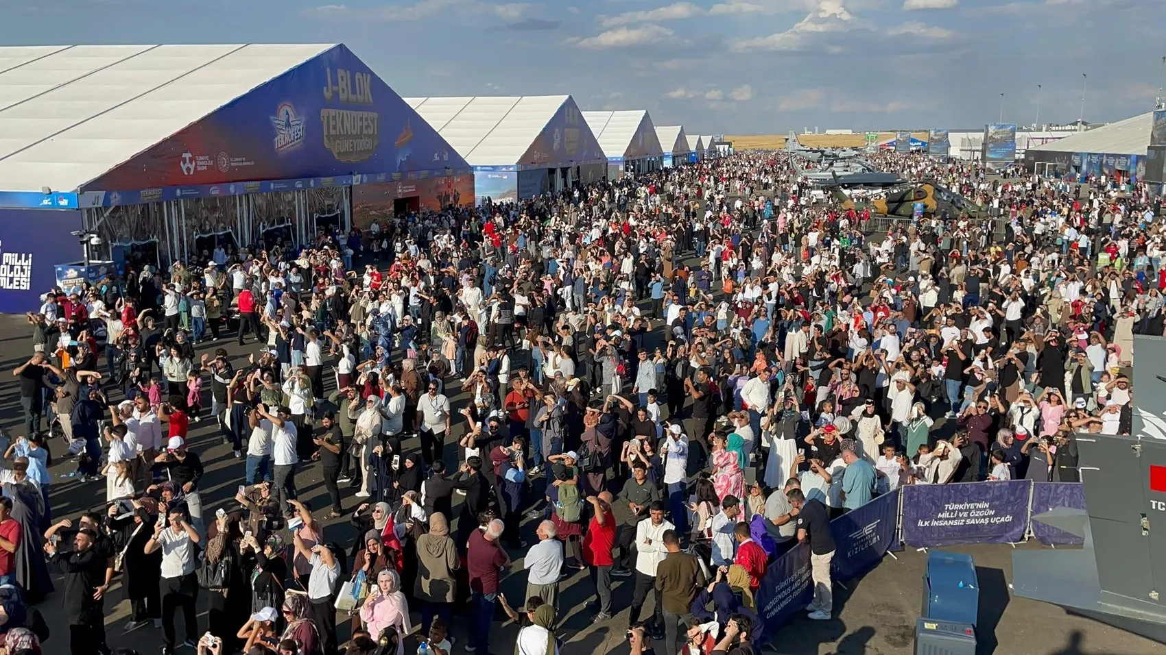 Şanlıurfa'da TEKNOFEST izdihamı: 30 kilometrelik yol 4 saatte aşılabildi