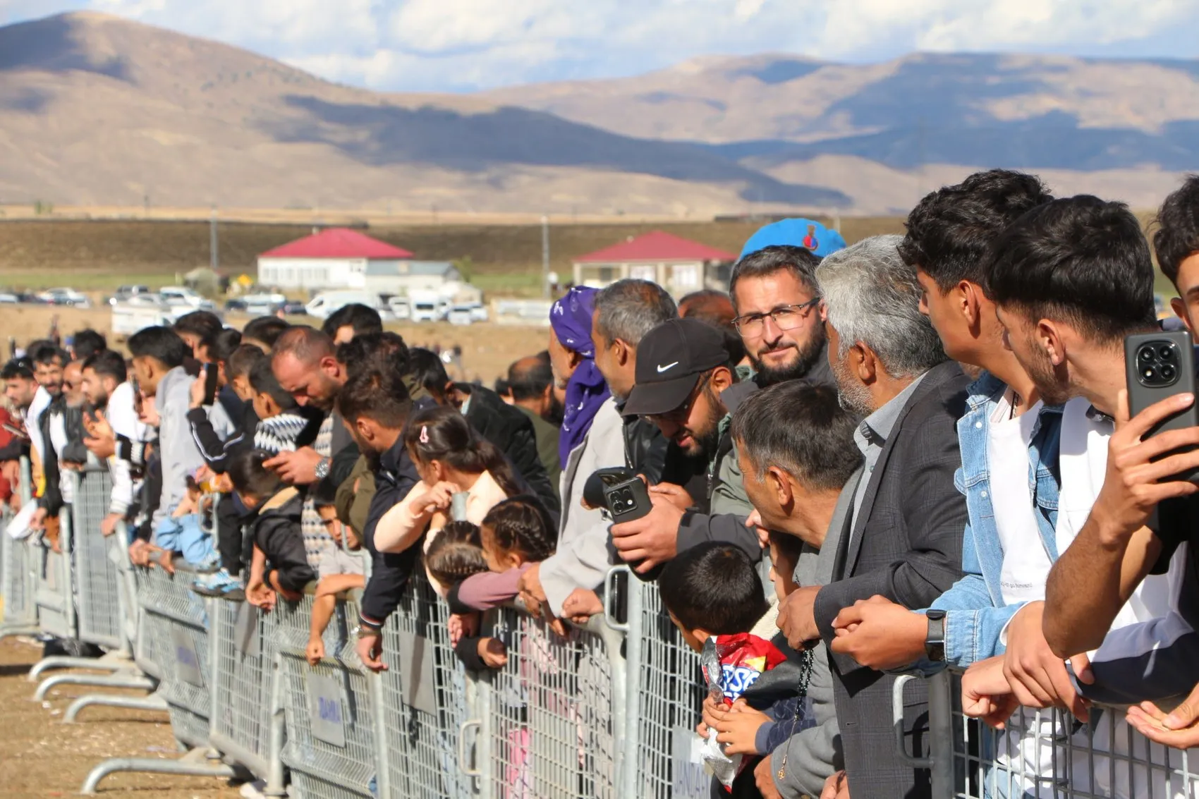 Bingöl'ün dağlarında huzur rüzgarları: 40 atın kıyasıya mücadelesi 620 bin TL ödülle taçlandı