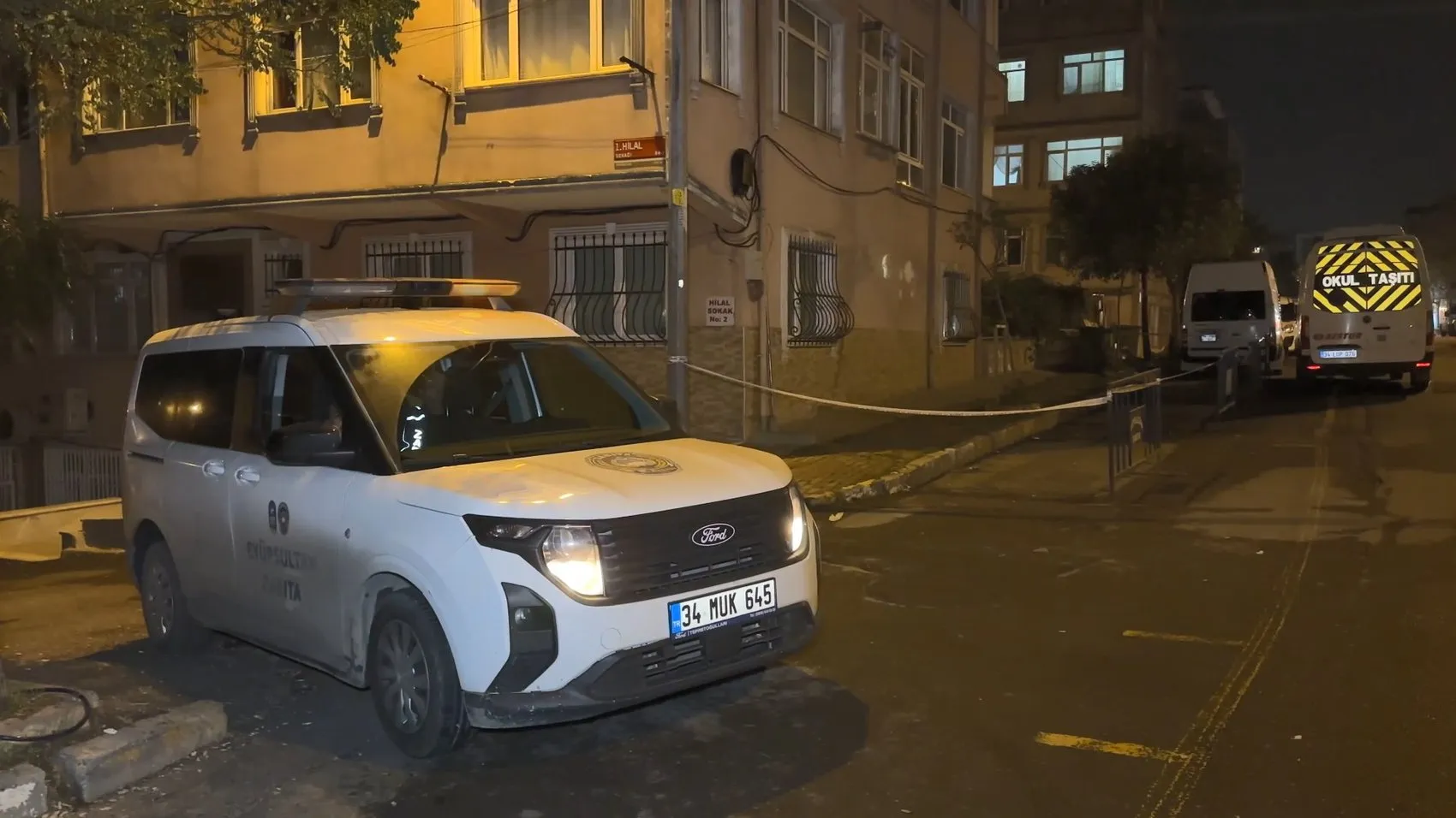 Eyüpsultan'da korku dolu anlar: Kolonlardan gelen sesler binayı boşalttırdı