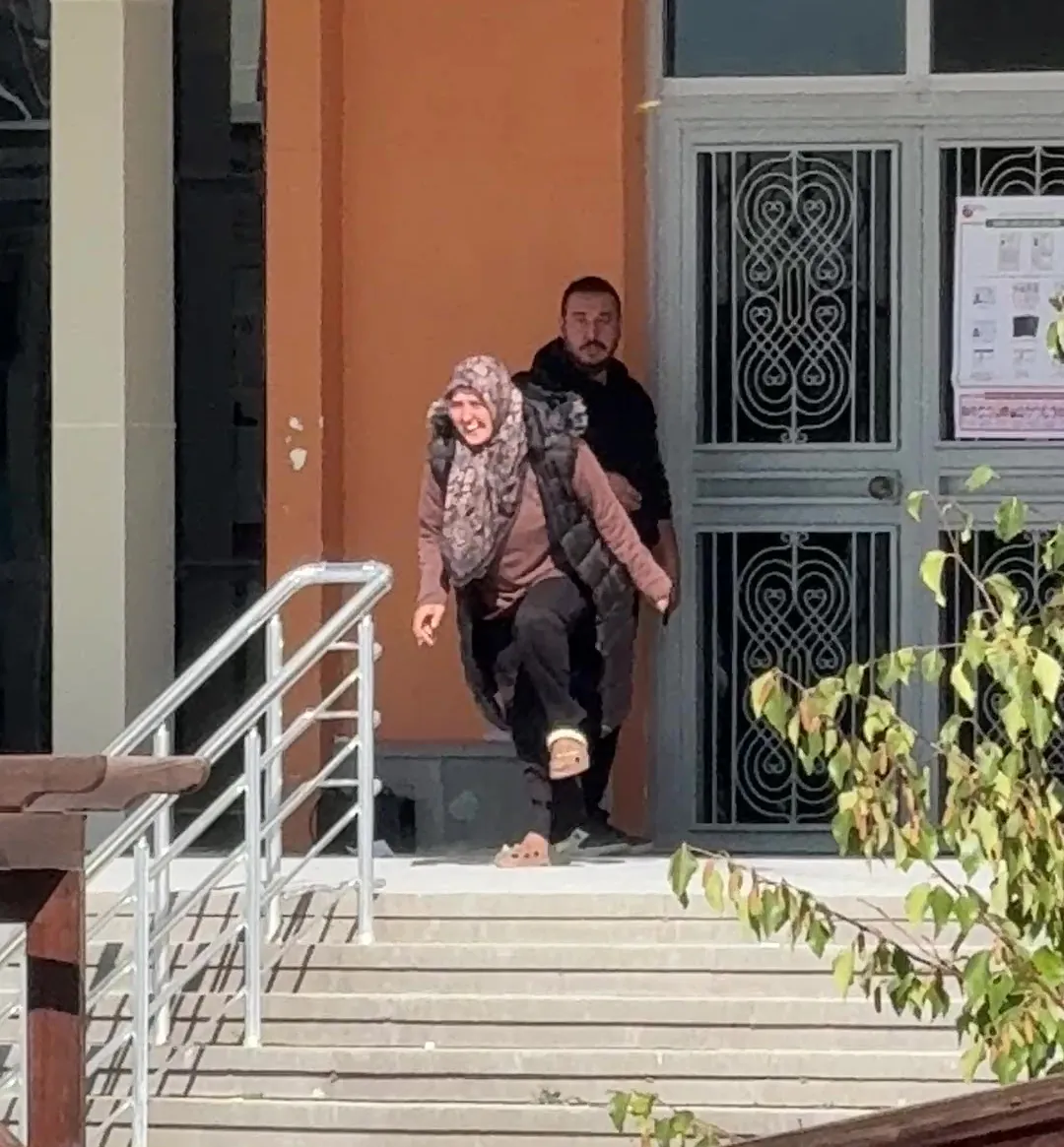 Sınav kapısında dramatik anlar: Bir dakikalık gecikme hayalleri yıktı