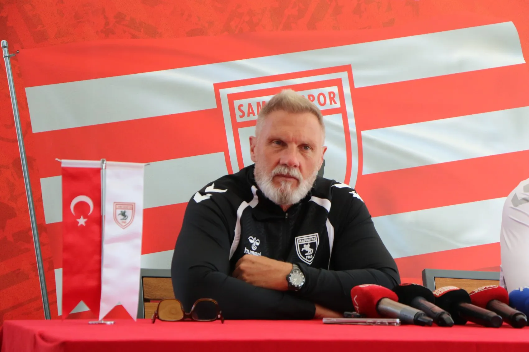 Thorsten Fink'ten Trabzonspor derbisi öncesi iddialı çıkış: Kağıt üzerindeki fark sahada işlemez