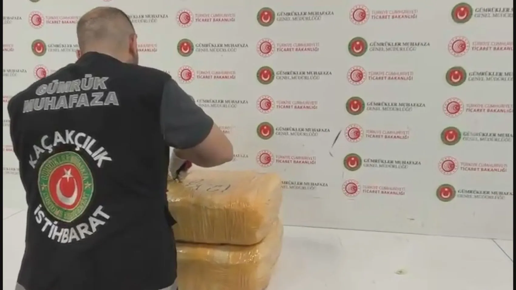 İstanbul Havalimanı'nda 30 Milyonluk Zehir Operasyonu: Teslimat Anında Suçüstü