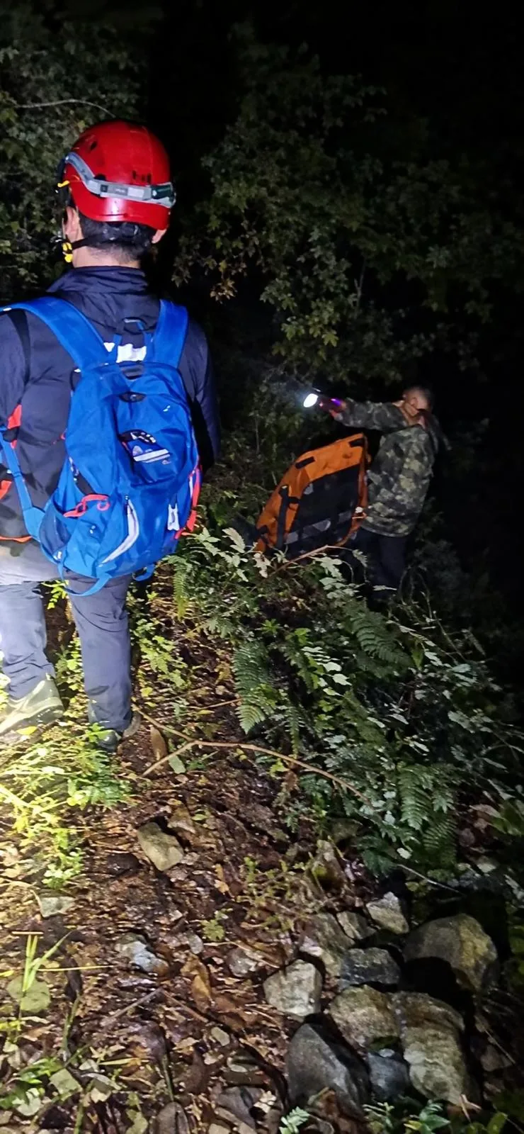 Yusufeli'nde gece yarısı dehşeti: 300 metrelik uçurumda can pazarı