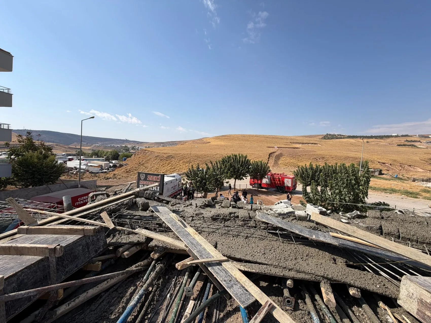 Cizre'de inşaat faciası: Beton dökümü sırasında çökme yaşandı
