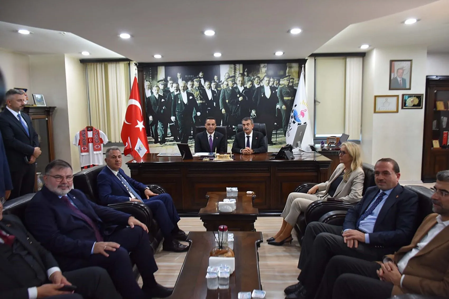 Gelecek nesillerin emaneti için eğitimde yeni dönem: Bakan Tekin İzmir'de açıkladı
