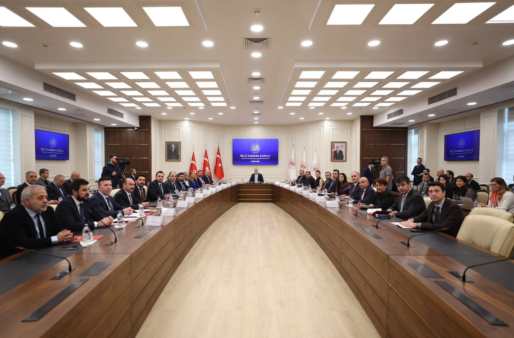 İş gücü piyasasında yeni dönem: Bakan Işıkhan'dan kapsayıcı model sinyali