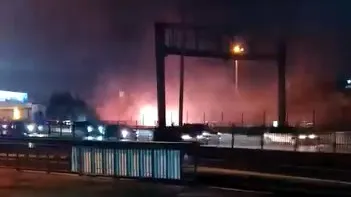 Avcılar'da gece yarısı paniği: Metrobüs hattında korkutan yangın