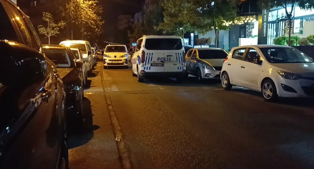 Batman'da motosikletli saldırı: İş yerini kurşun yağmuruna tutup izlerini kaybettirdiler