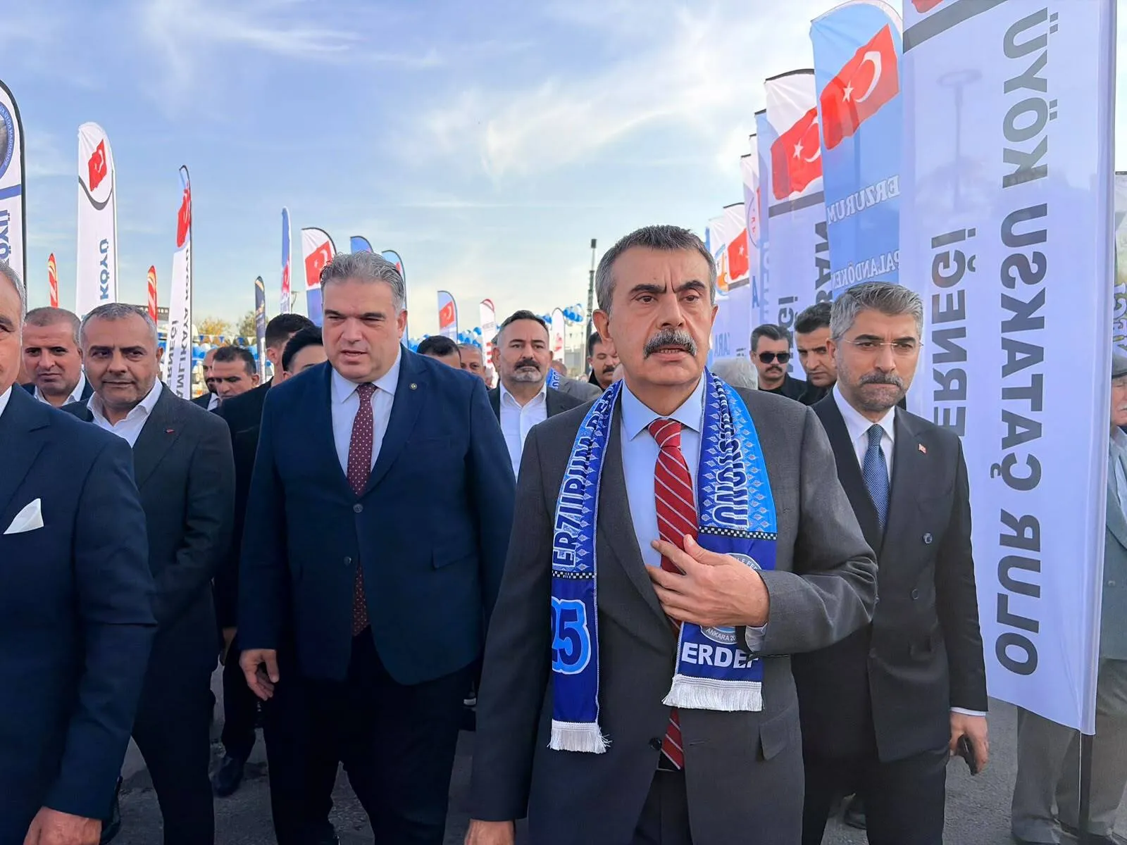 Bakan Tekin'den sosyal medya devine 'şiddet' uyarısı: Hukuki süreç başlatılıyor