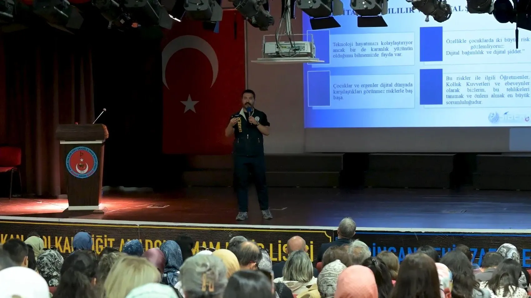 Okullarda yeni dönem: Rehber öğretmenler şiddet ve aşırıcılığa karşı kalkan oluyor