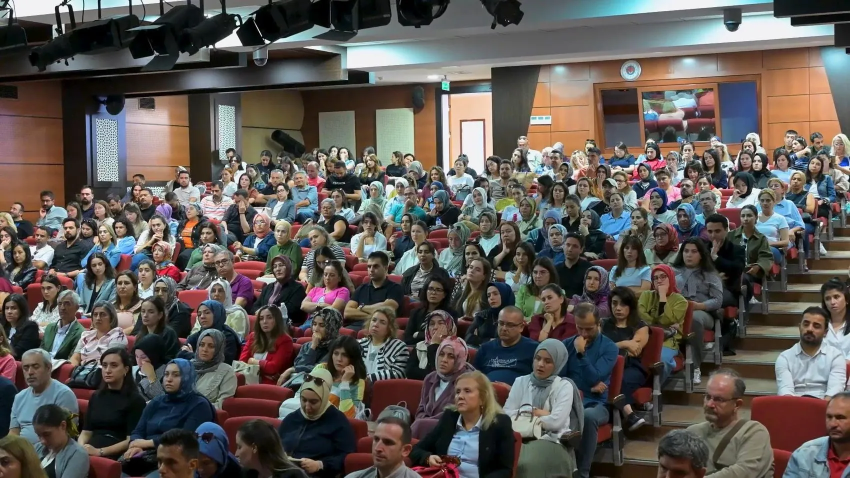 Okullarda yeni dönem: Rehber öğretmenler şiddet ve aşırıcılığa karşı kalkan oluyor
