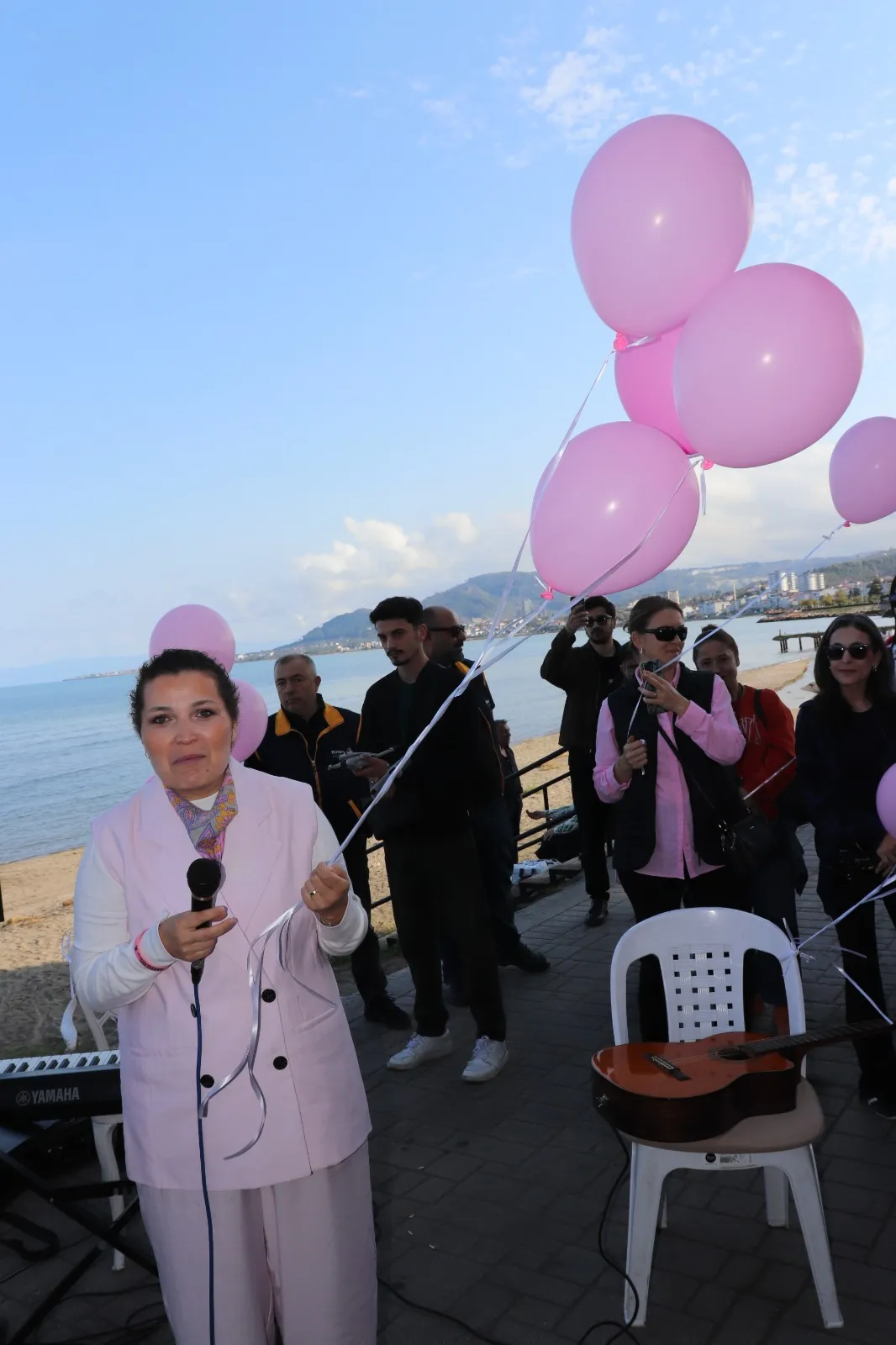 Kanserle mücadelesini kazanan Yasemin için gökyüzü pembeye boyandı